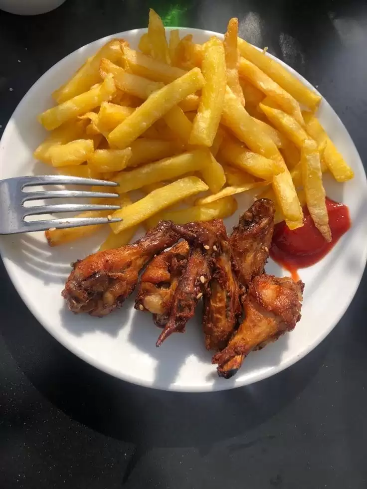 Chicken and chips with crispy fried chicken and golden fries